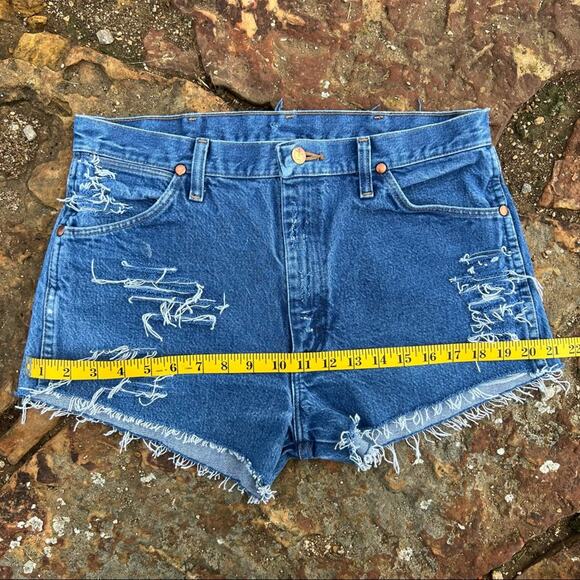 Vintage Wrangler cutoff Jean shorts fray hem distressed festival boho - Picture 4 of 8